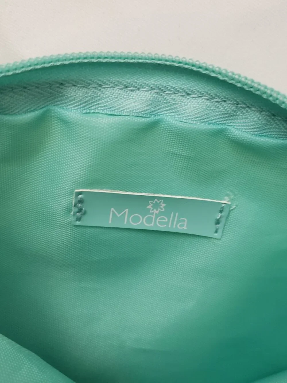 NWOT Modella mint & white travel makeup bag set storage